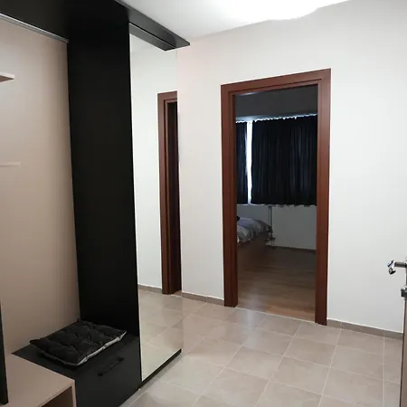 Apartment Modern & Luxe Getaway ~ Parking