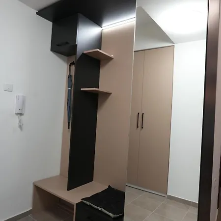 Apartment Modern & Luxe Getaway ~ Parking Skopje